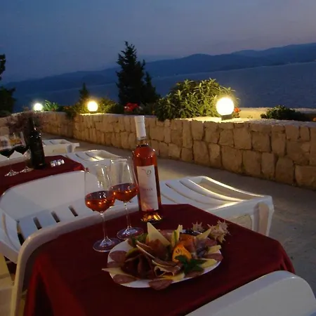 Holiday In 31192 *